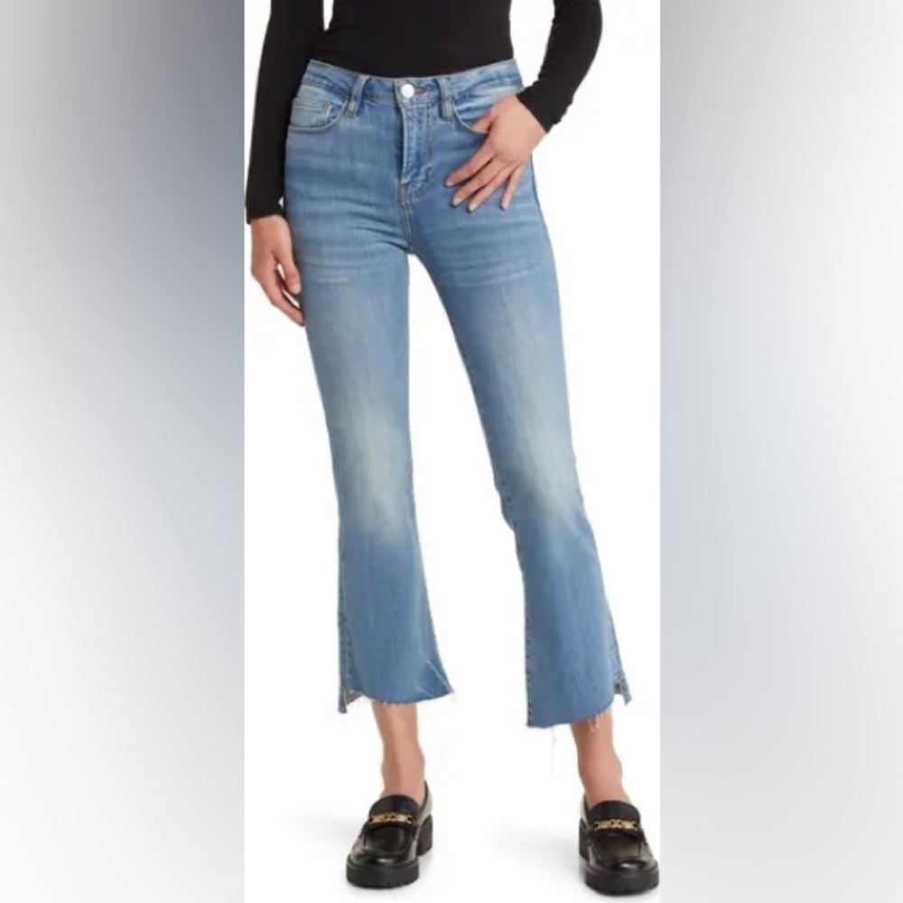 FRAME Le Crop Mini Boot Raw Step Hem Jeans - Light Wash
Size 29